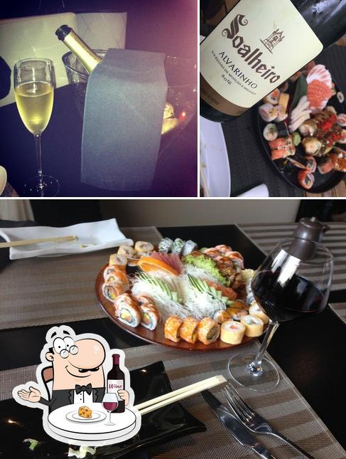 Приятно выпить бокал вина в "Kanpai Fusion Sushi Aviz"