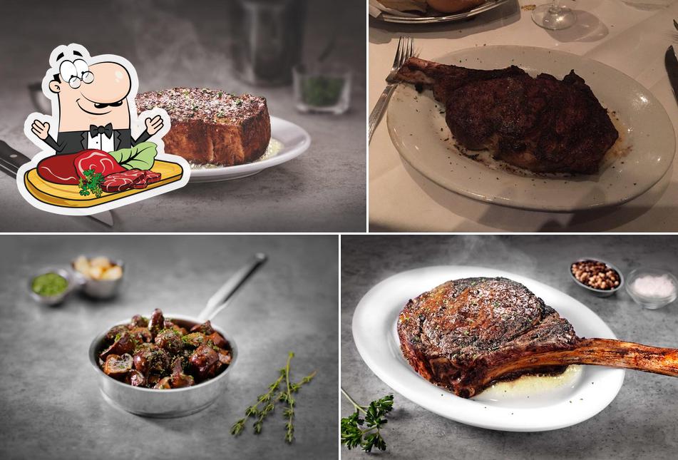 Pide un plato con carne en Ruth's Chris Steak House