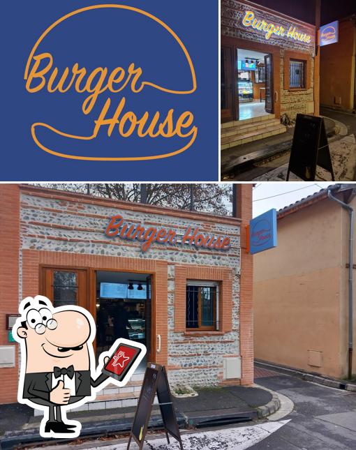 Regarder cette photo de BURGER HOUSE