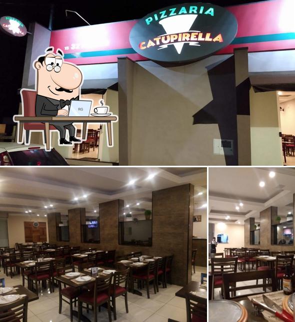 Посмотрите на внутренний интерьер "Pizzaria Catupirella -sao Miguel arcanjo sp"