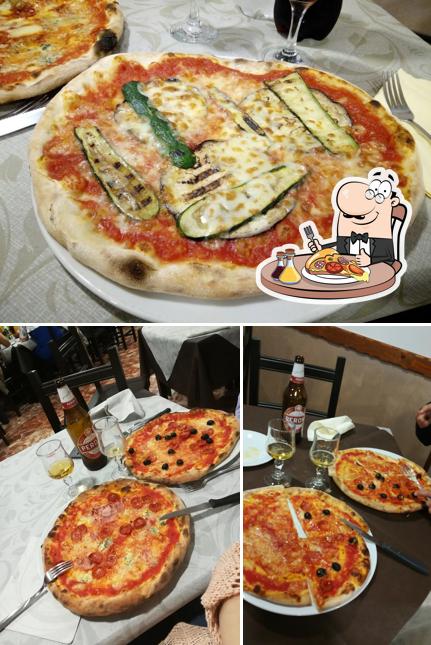 Scegli una pizza a Bar Pizzeria degli Amici