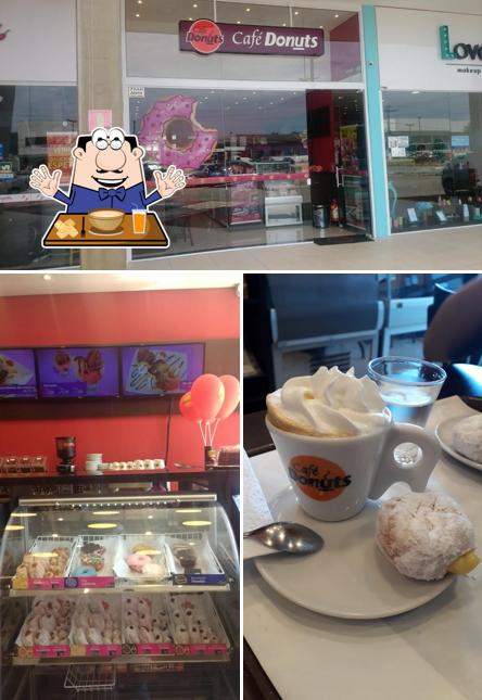 Entre diferentes coisas, comida e exterior podem ser encontrados no Café Donuts Mogi Mall