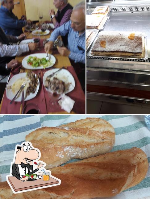 Это снимок, где изображены еда и внутреннее оформление в Panadería "El sayagués"