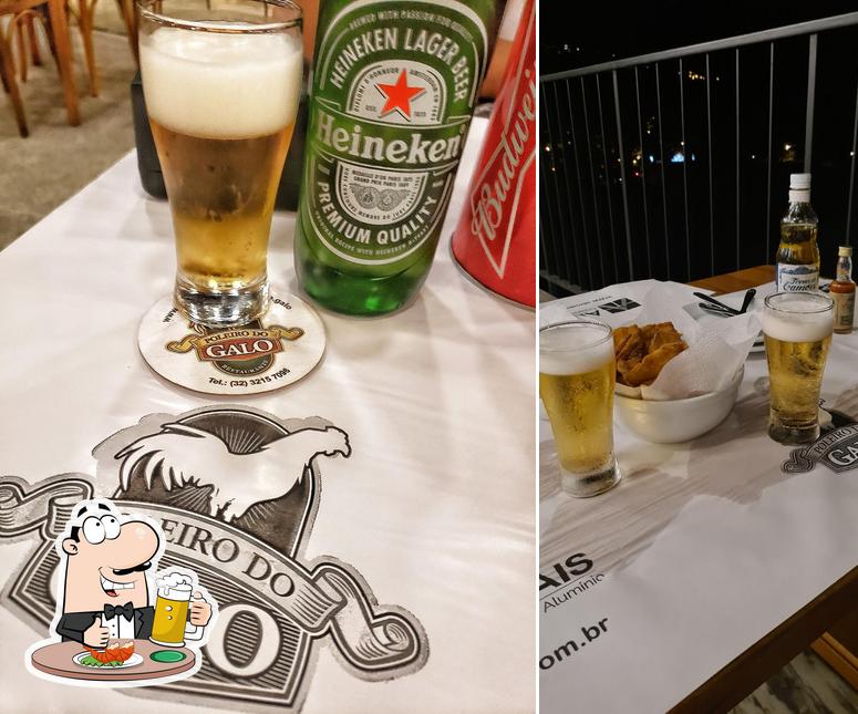 Disfruta de una copa de cerveza rubia o tostada