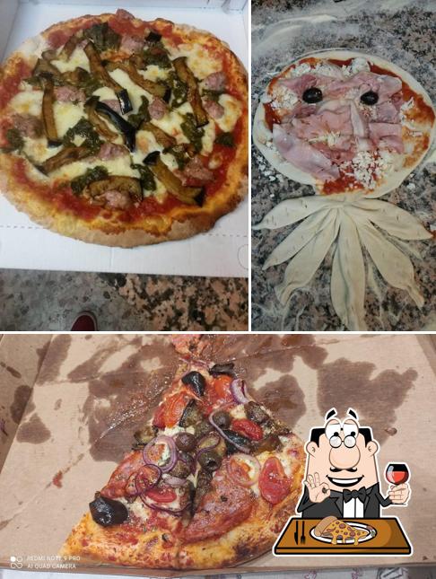 Prenditi una pizza a Pizzeria Dell'angolo di Burgio Filippo