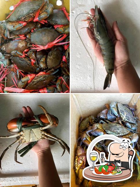 Pick different seafood items offered by Grab A Crab