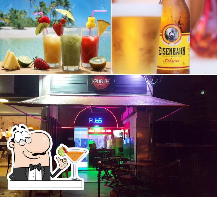 Entre diversos coisas, bebida e comida podem ser encontrados a Pub'S Karaokê & Pizzaria