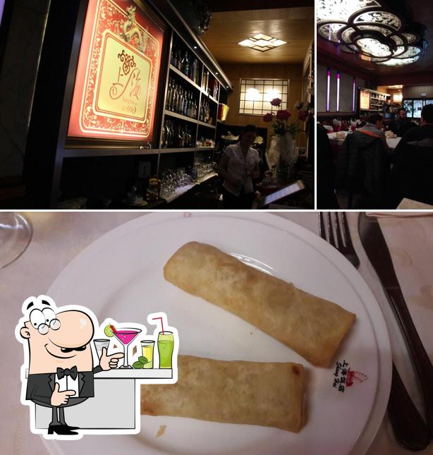 Questa è la immagine che presenta la bancone da bar e cibo di Ristorante Shanghai