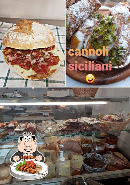 Cibo al Salsamenteria Sapori di Sicilia