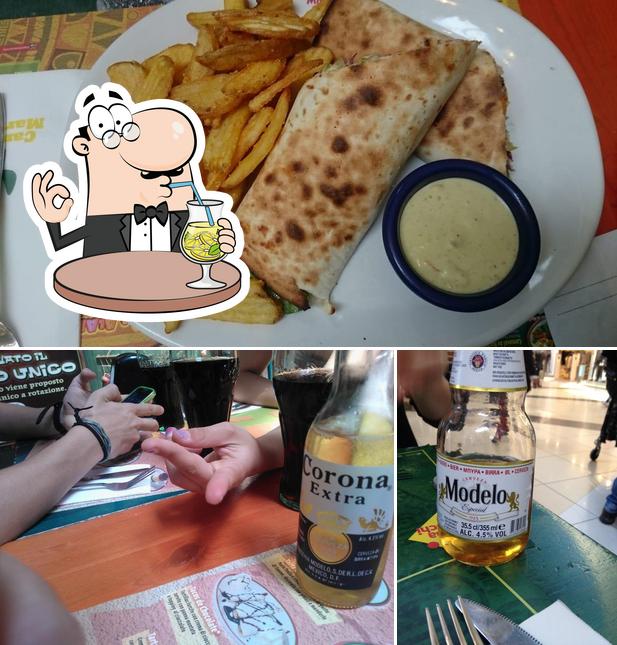 Guarda la foto che raffigura la bevanda e cibo di Cantina Mariachi