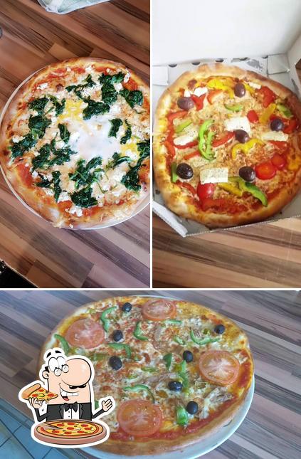 Order pizza at Pizzeria Piccolo