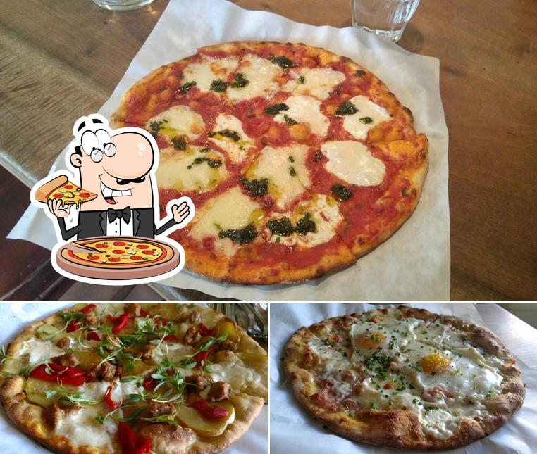 Попробуйте пиццу в "Pizzetta 211"