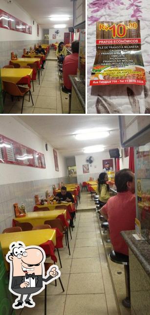 O interior do Red's Lanches