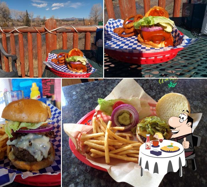 Tómate una hamburguesa en River Sports Bar & Grill