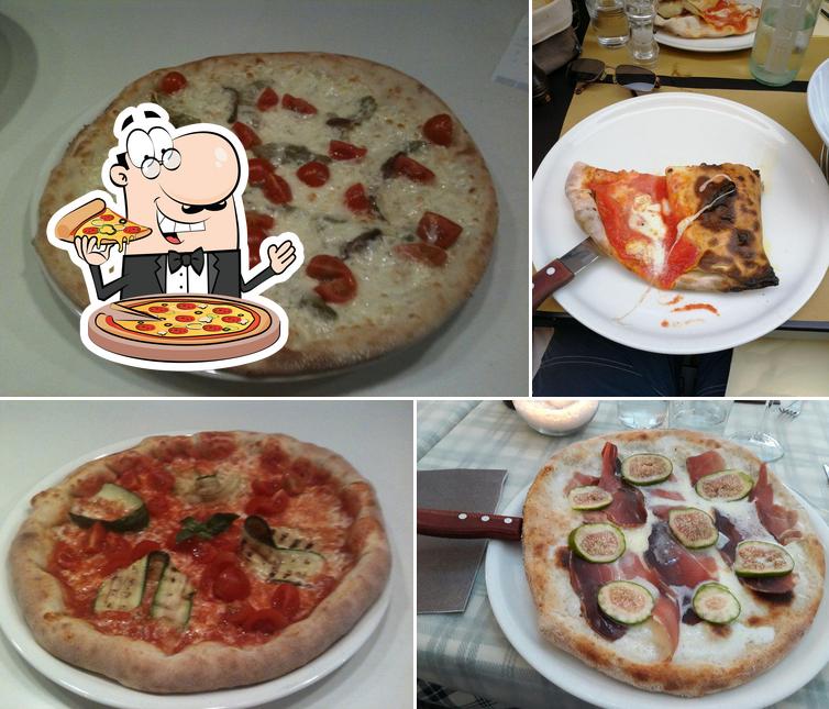 Order pizza at Locanda Tre Merli