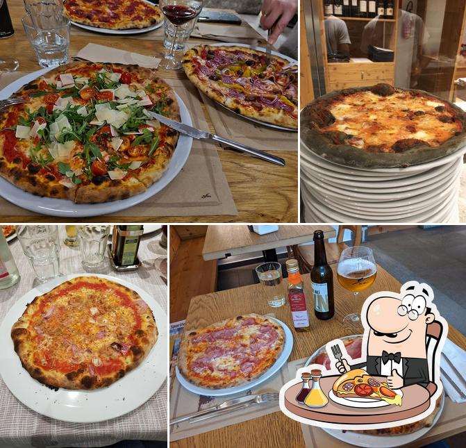 Scegli una pizza a Ristorante Pizzeria Livia