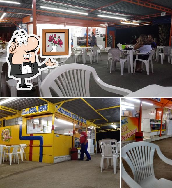 O interior do Josy Lanches