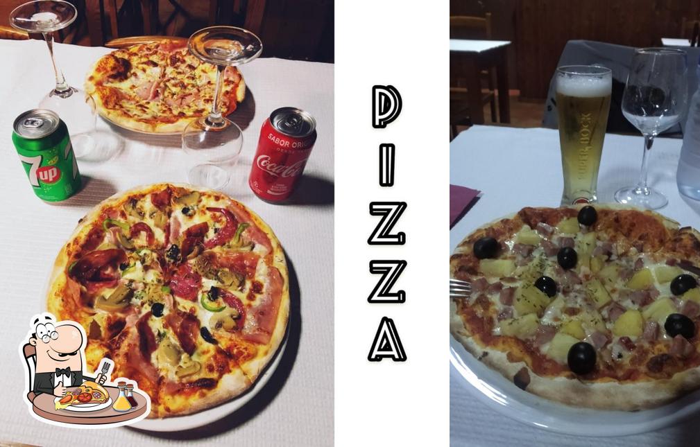 Pick pizza at Pizzaria Anita