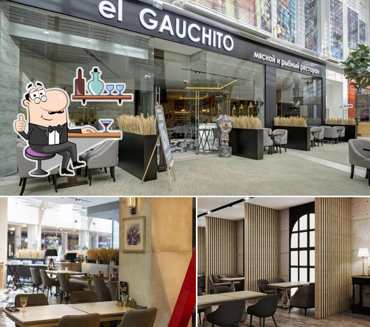 Installez-vous à l'une des tables de Restoran El' Gauchito