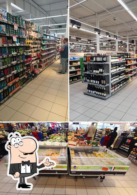 L'intérieur de Carrefour Market Divonne