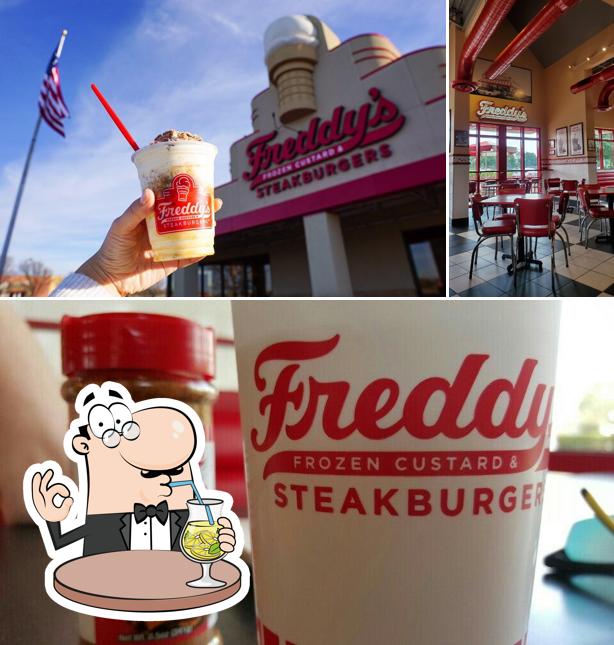 Напитки и внутреннее оформление в Freddy's Frozen Custard & Steakburgers