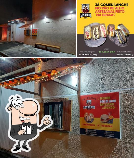 Dê uma olhada a imagem ilustrando interior e comida no LENHADOR BBQ - PÃO DE ALHO E HAMBÚRGUER ARTESANAL