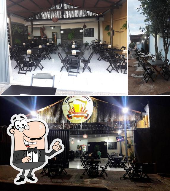 O interior do Tropeiro Grill