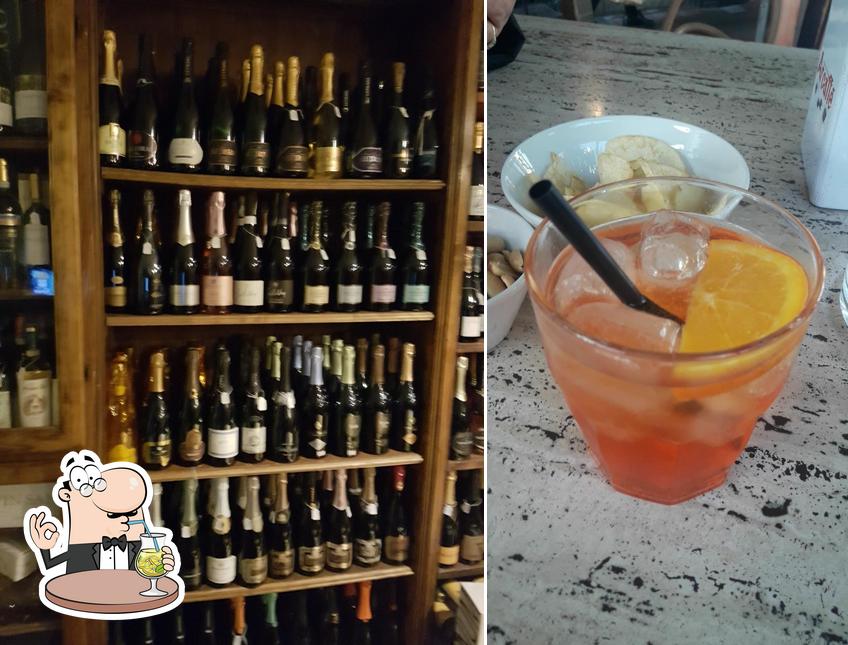 Goditi un drink a Osteria Bar Napoli