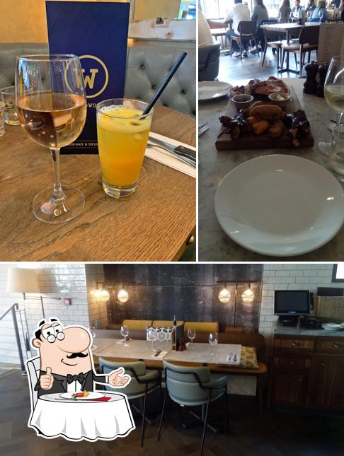 Estas son las fotografías que muestran comedor y bebida en Wildwood Restaurants Kingston
