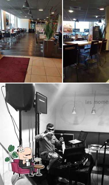 Installez-vous à l'une des tables de Restaurant Flunch Thionville