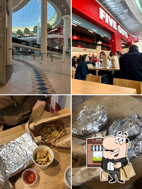 Jetez un coup d’œil à quoi ressemble Five Guys à l'extérieur