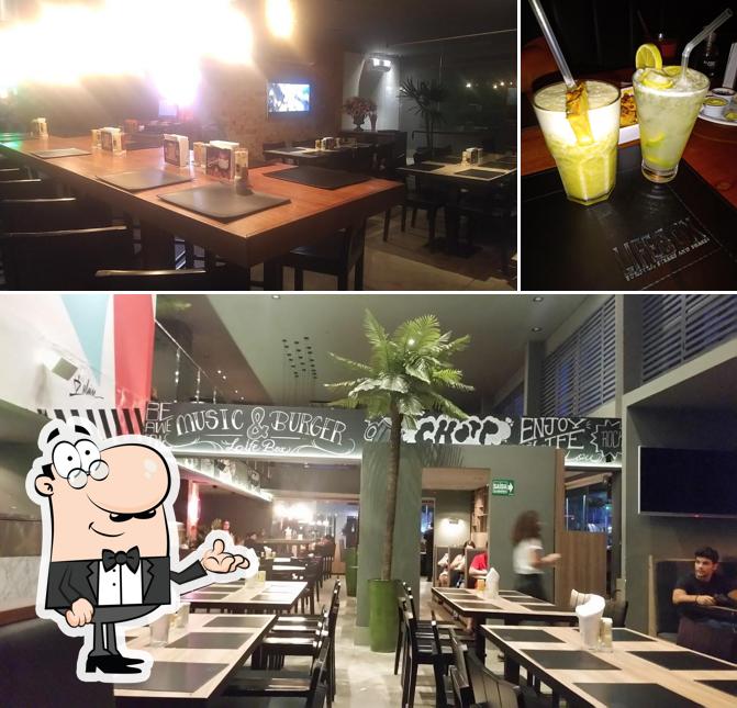 Confira a ilustração mostrando interior e bebida no Lifebox Burgers, Steaks and Shakes