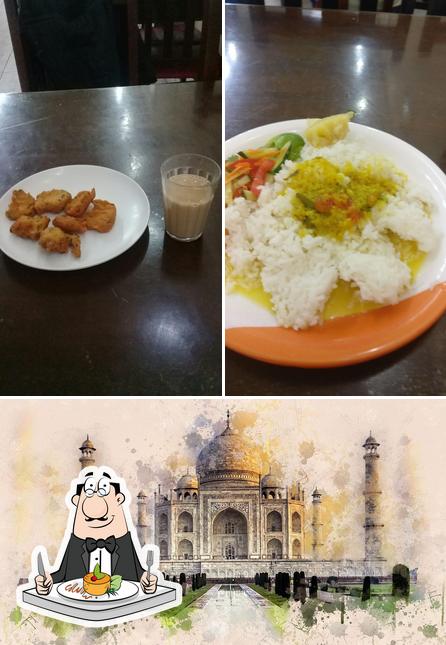 O Halal Taj Mahal Restaurante se destaca pelo comida e exterior