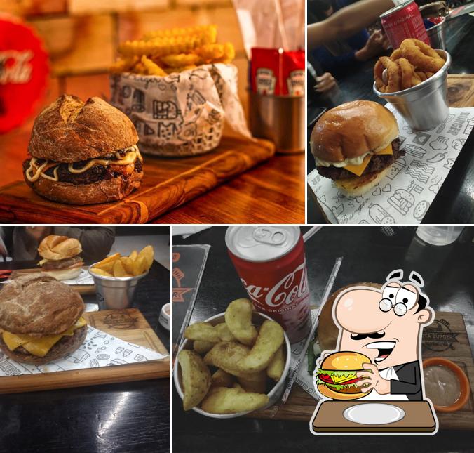 Peça um hambúrguer no Rota Burger Experience - Sobradinho