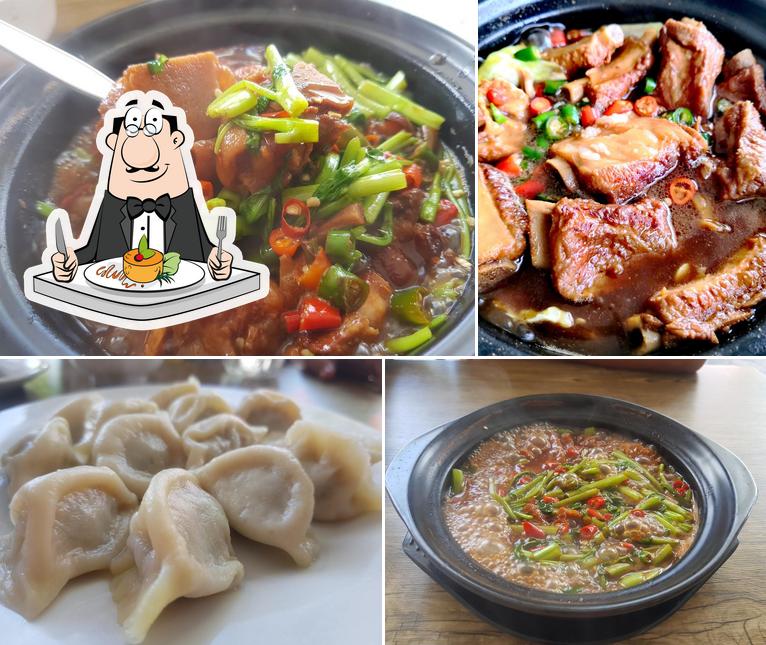 Блюда в "独一处黄焖鸡 Chinese Food ร้านอาหารจีน ข้าวหม้อ"
