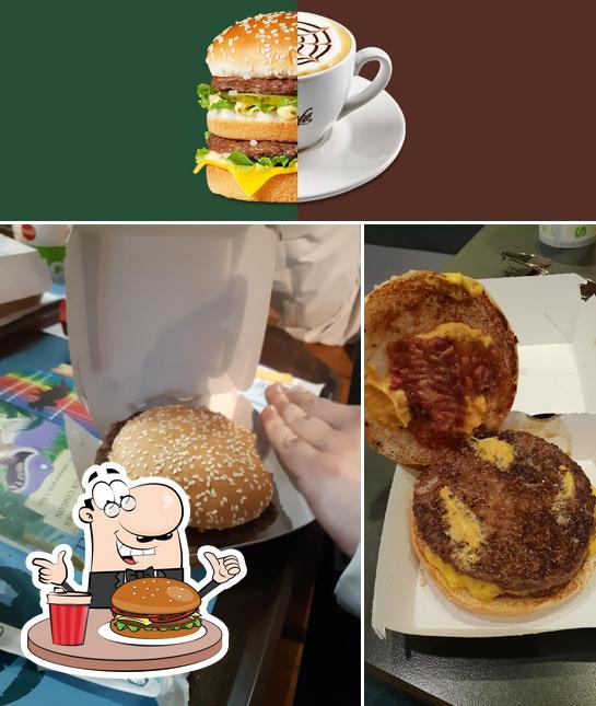 Prenez un hamburger à McDonald’s Restaurant