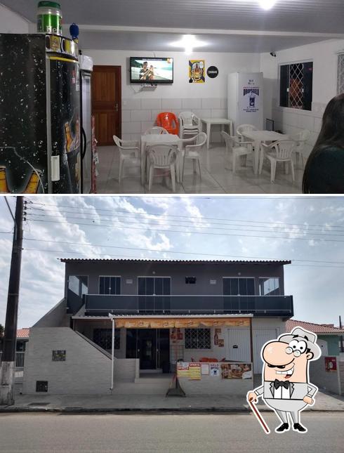 O exterior do Distribuidora e mercearia SOARES