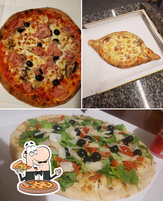 A Pizzeria San Giovanni, puoi prenderti una bella pizza
