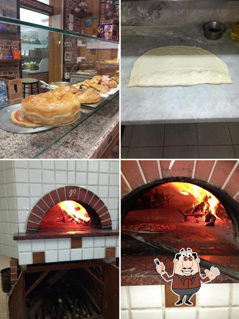 La immagine della cibo e interni di Pizza Napoli