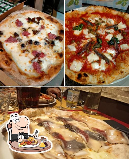 A L'angolo di Napoli, puoi assaggiare una bella pizza