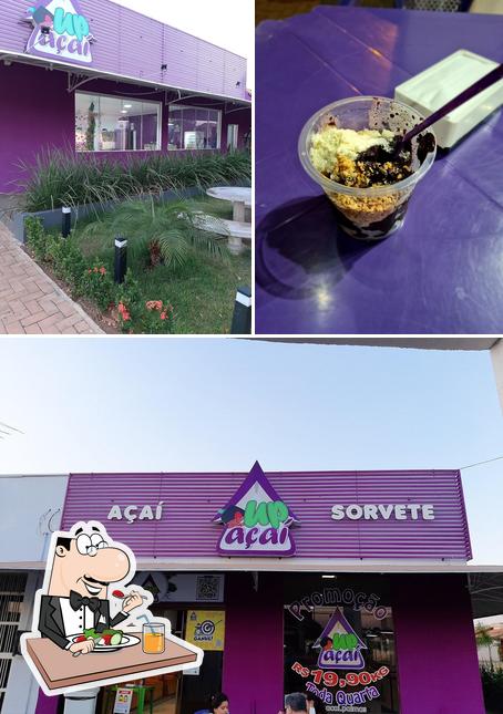 A foto da comida e exterior no Up Açaí