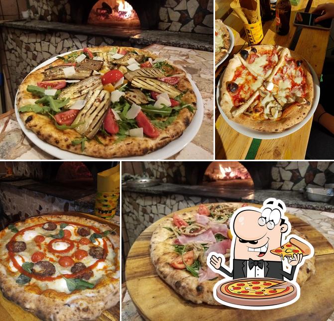 A Pizzeria TITO', vous pouvez déguster des pizzas