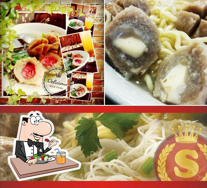 Restaurante Bakso Keju And Mie Ayam Ibu Suharti Mejayan Opiniones Del