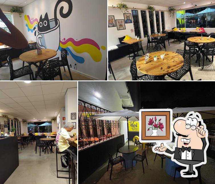 O interior do Point do Gato Cat Café