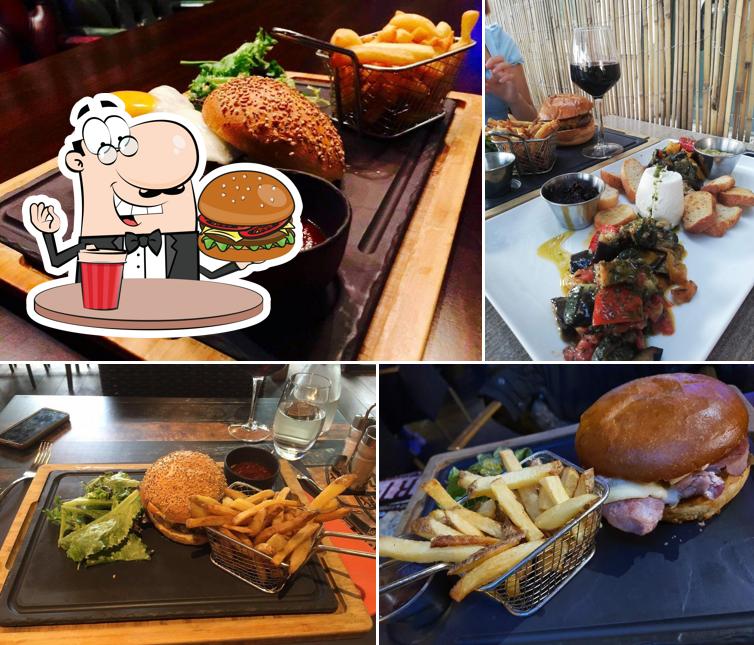 Try out a burger at Ayers Rock (Aussie Pub)