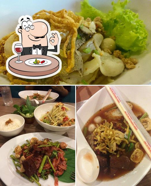Food at Tha Siam