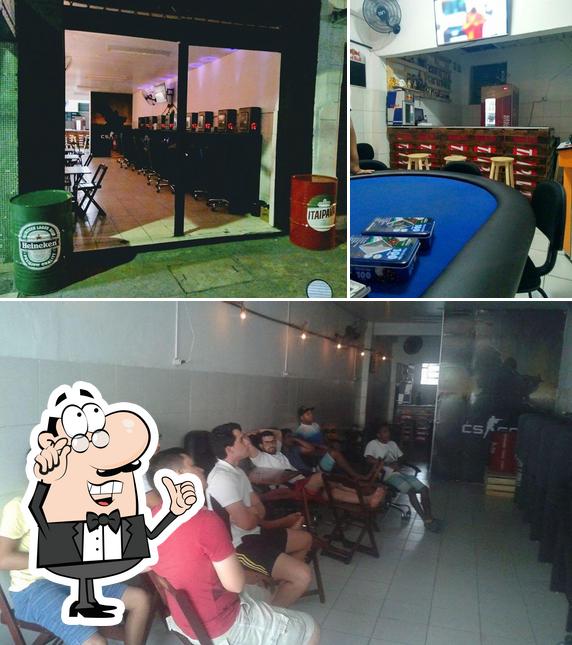 O interior do Play Time Gamer Bar