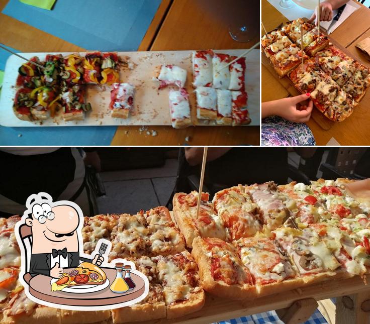 Pick pizza at Bruschetteria - Bar Alle Castegnare