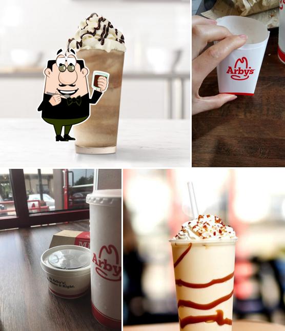 Disfrutra de una bebida en Arby's