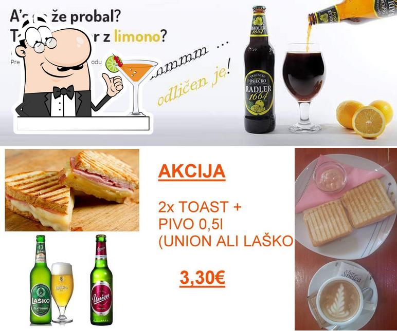 Guarda la foto che mostra la bevanda e cibo di bar Špelca